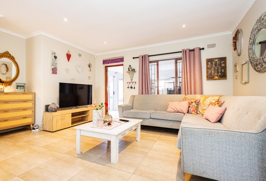4 Bedroom Property for Sale in Stellenridge Western Cape